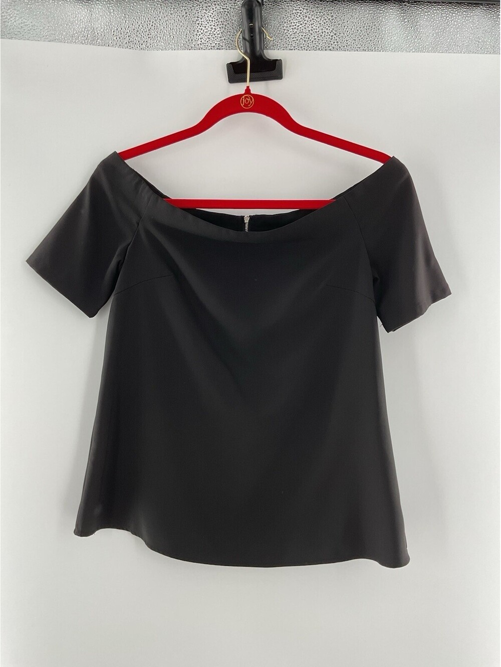 E. SSUE ESSUE Women’s wide necked black blouse short sleeve 092